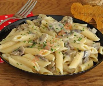Kremalı Tavuklu Mantarlı Makarna